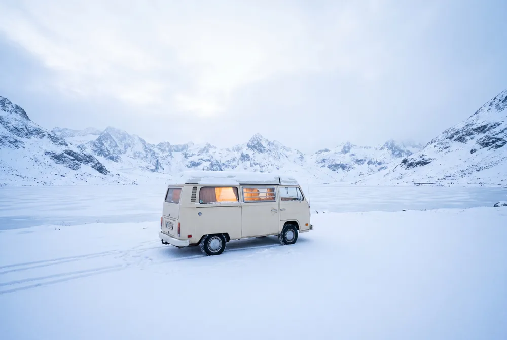 Combi sur le lac gelé, mise en situation illustrative