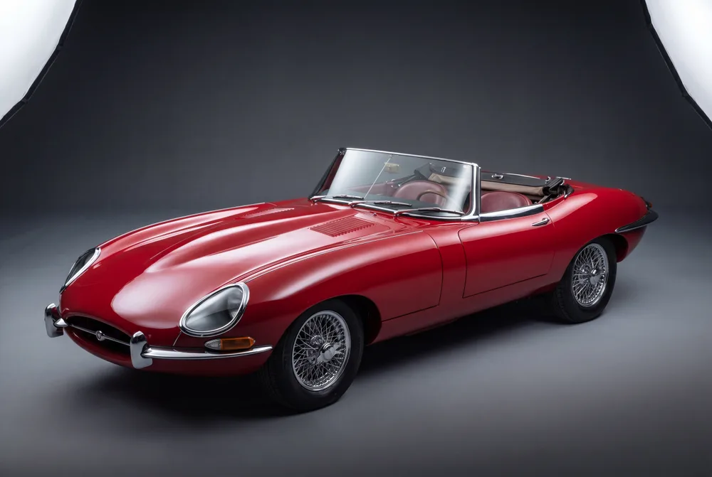 Cabriolet rouge, mise en situation illustrative